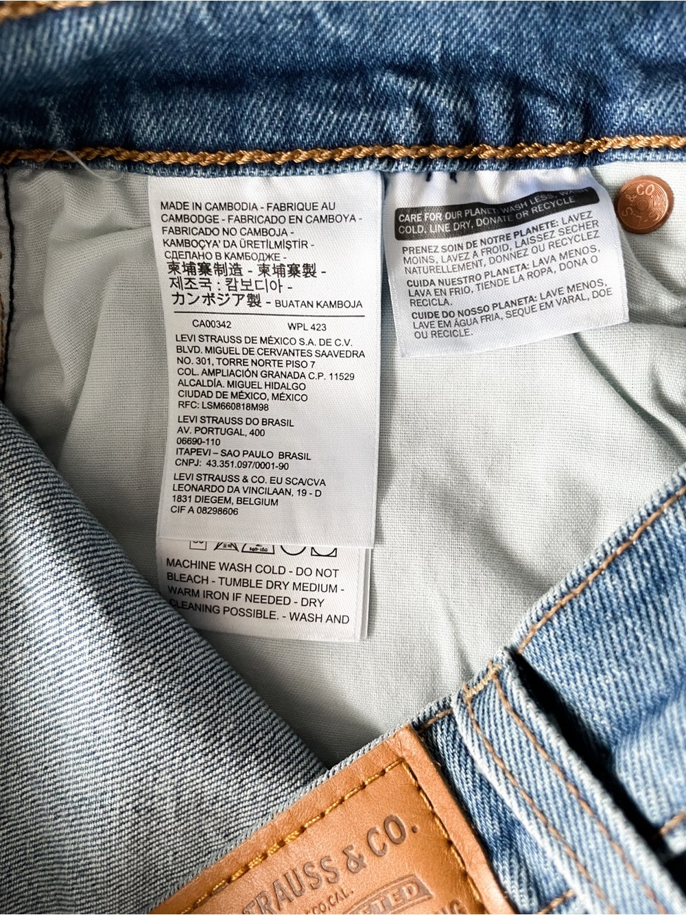 Levi's Ribcage Shorts - Picture 9 of 13